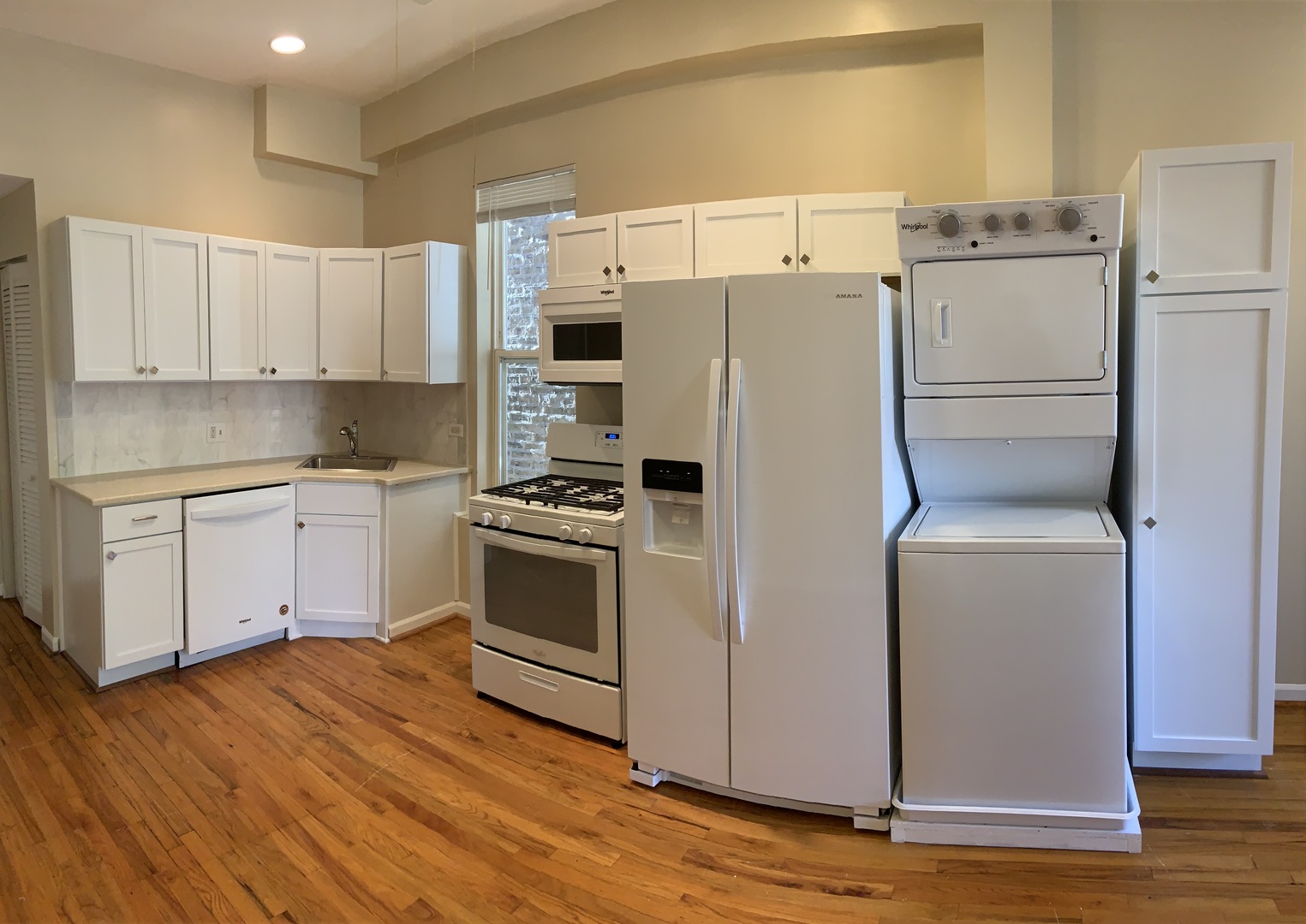 1329 N Oakley Blvd apartments for rent at AptAmigo