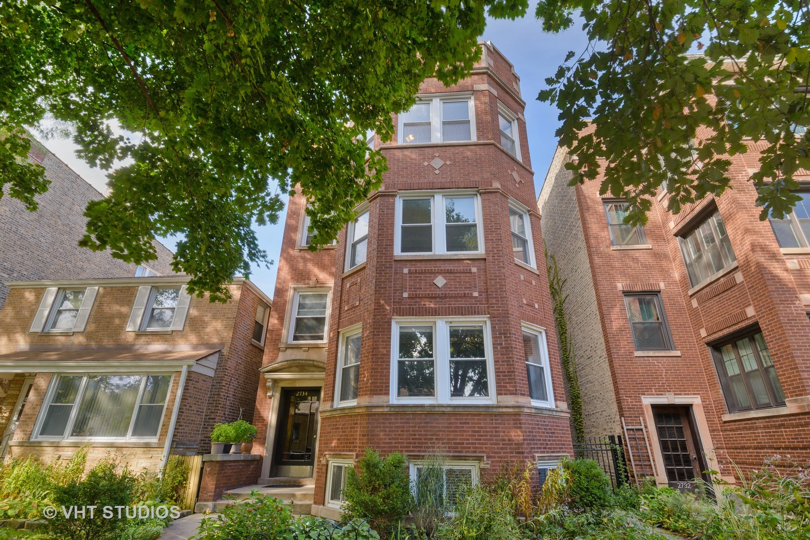 Photo of 2734 ARGYLE Chicago IL 60625