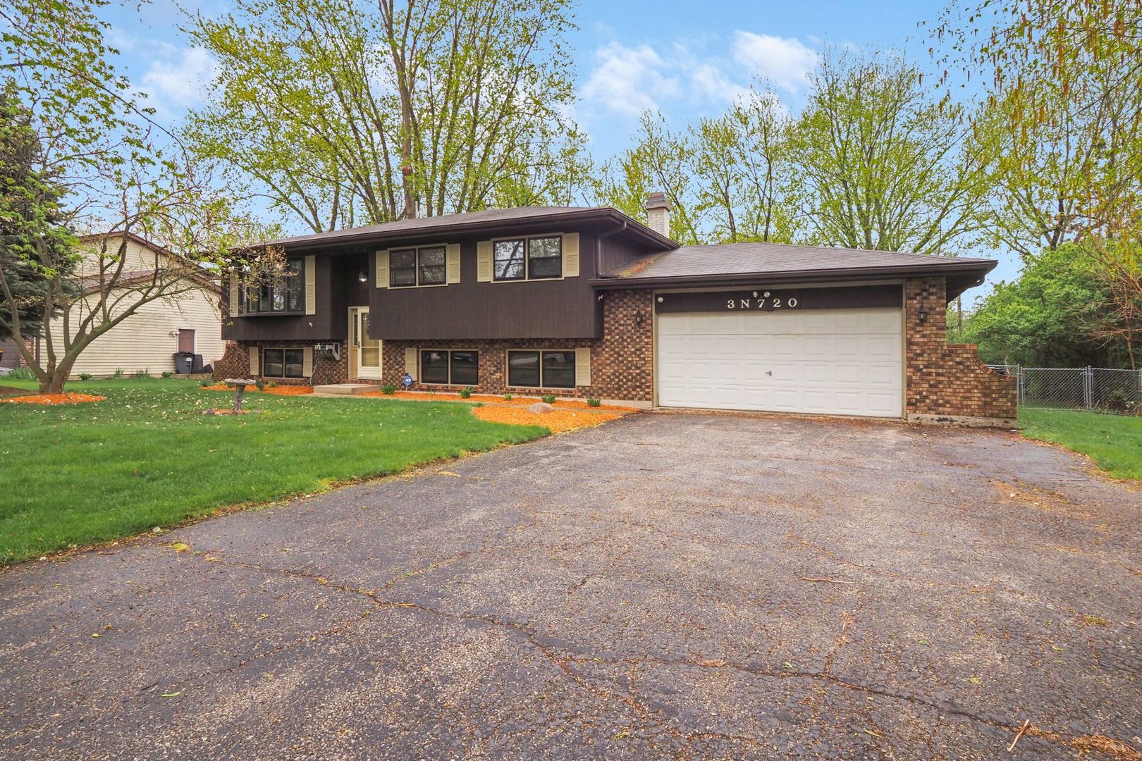 Oak Meadows in West Chicago IL Homes for Sale Oak Meadows in West