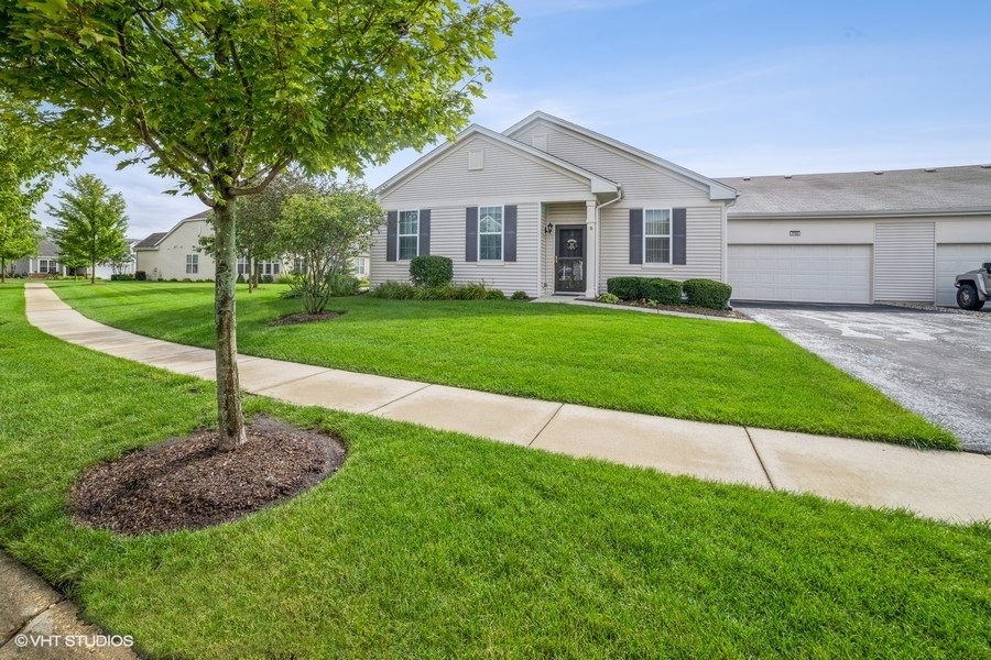 Carillon At Cambridge Lakes in Pingree Grove IL Homes for Sale