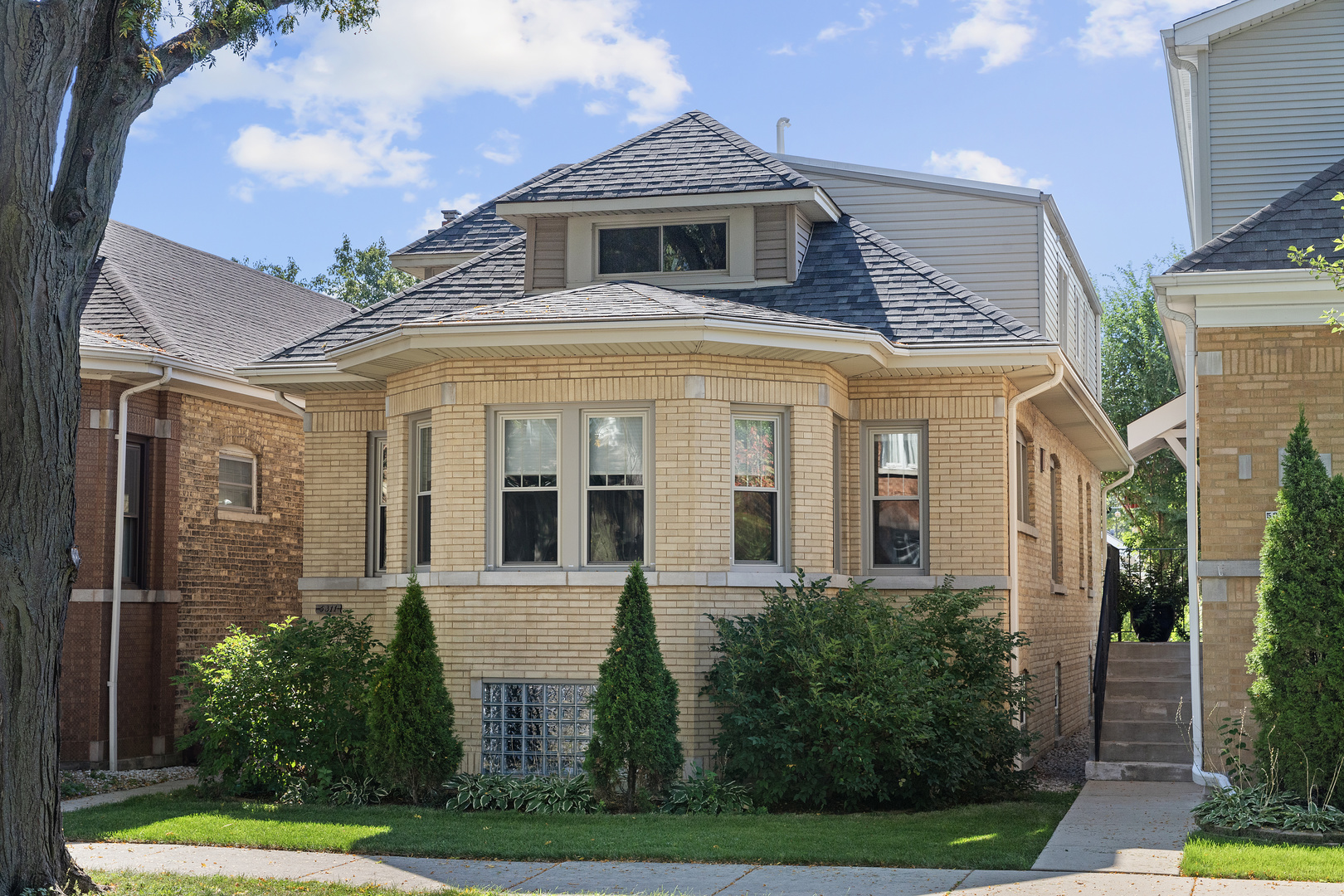 5 House in Portage Park