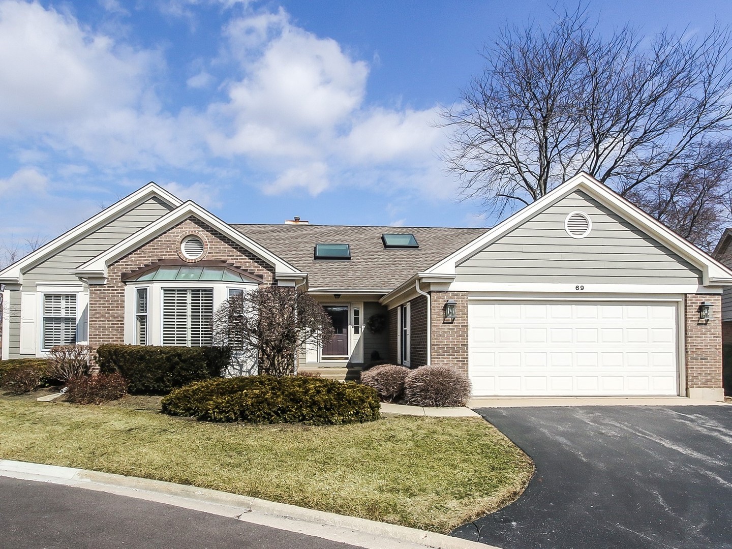 Inverness On The Pond in Inverness IL Homes for Sale Inverness On The